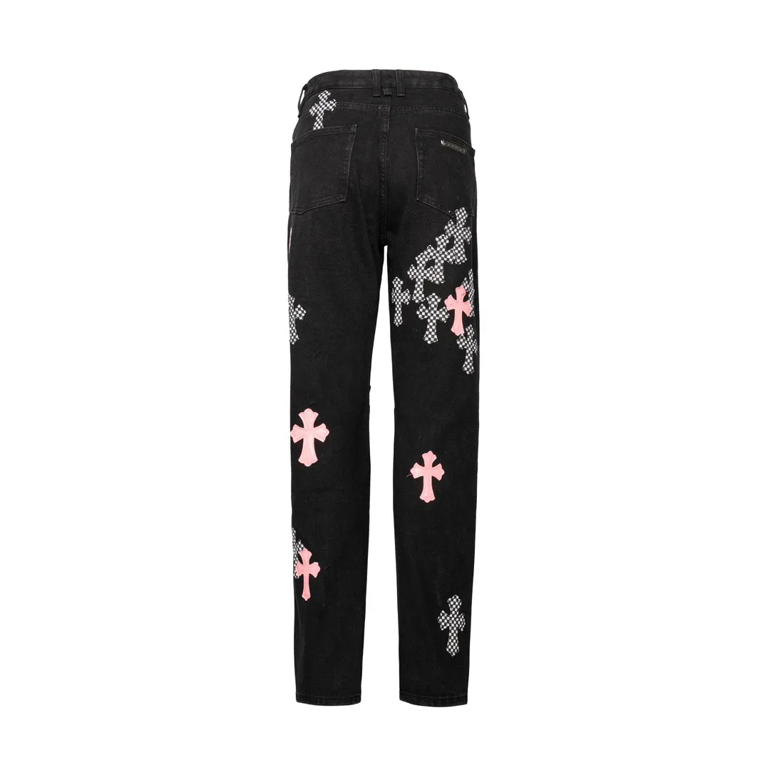 P230 running volume Chrome Hearts cherry blossom pink checkerboard cross patchwork leather jeans, original 5W+ It is known that chromehearts jeans will use vintage Levis jeans as the base plate for creation. They usually add their own unique silver buckles and silver ornaments, plus patchwork leather embellishments. This is the reason why the value of these vintage jeans doubles, because the base plate is Vintage jeans, jeans themselves have become very soft and comfortable after years of baptism, which can be distinguished from ordinary jeans. You should also refer to the pants data for size. Style number: 1808# Color: black pants cherry blossom pink Size: 28 30 32 34 28 Waist 86 Hips 100 Pants length 102 30 Waist 90 Hips 104 Pants length 104 32 Waist 94 Hips 108, pants length 106 34, waist 98, hips 112, pants length 110